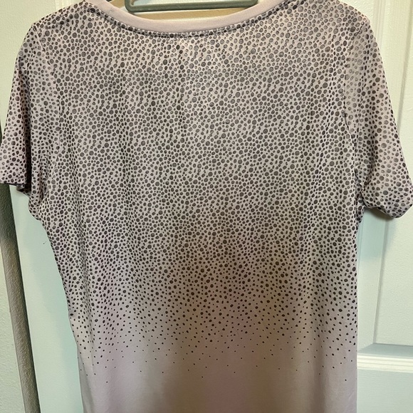 NIKE NWOT AUTHENTIC BLUSH PINK WITH GRAY DOTS & SCOOP NECK SHORT SLEEVES TEE - Picture 8 of 17